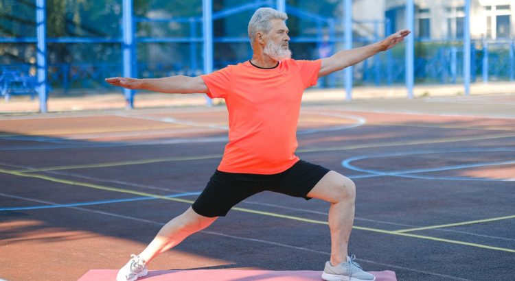 homme senior qui fait du sport